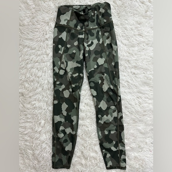 Athleta Lightning Camo 7/8 Tight Leggings in SuperSonic Green Camo Size XS - Picture 4 of 10